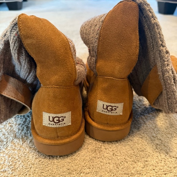 Size 9 UGG Women ’s Cambridge Chestnut Suede and Heather Gray Knit Boots - Picture 3 of 11